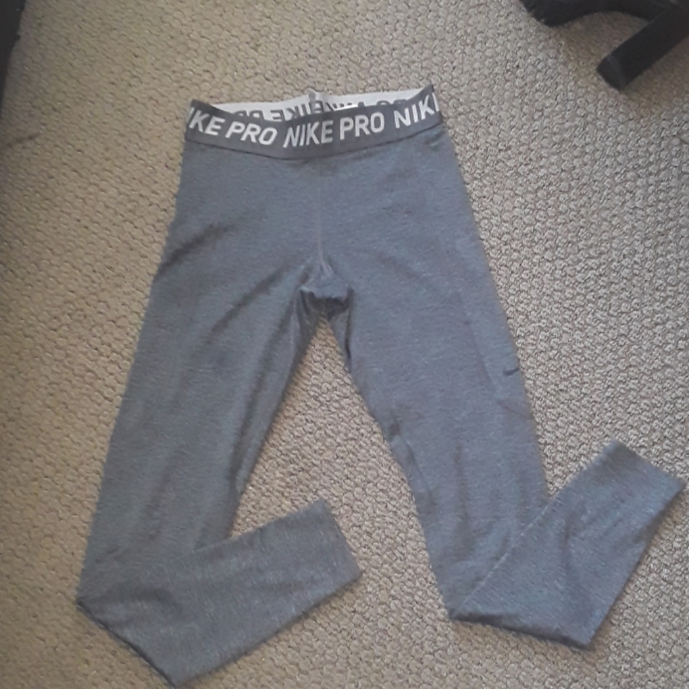 LIKE NEW NIKE PRO LIGHT/DARK GRAY LEGGINGS SZ: XS!